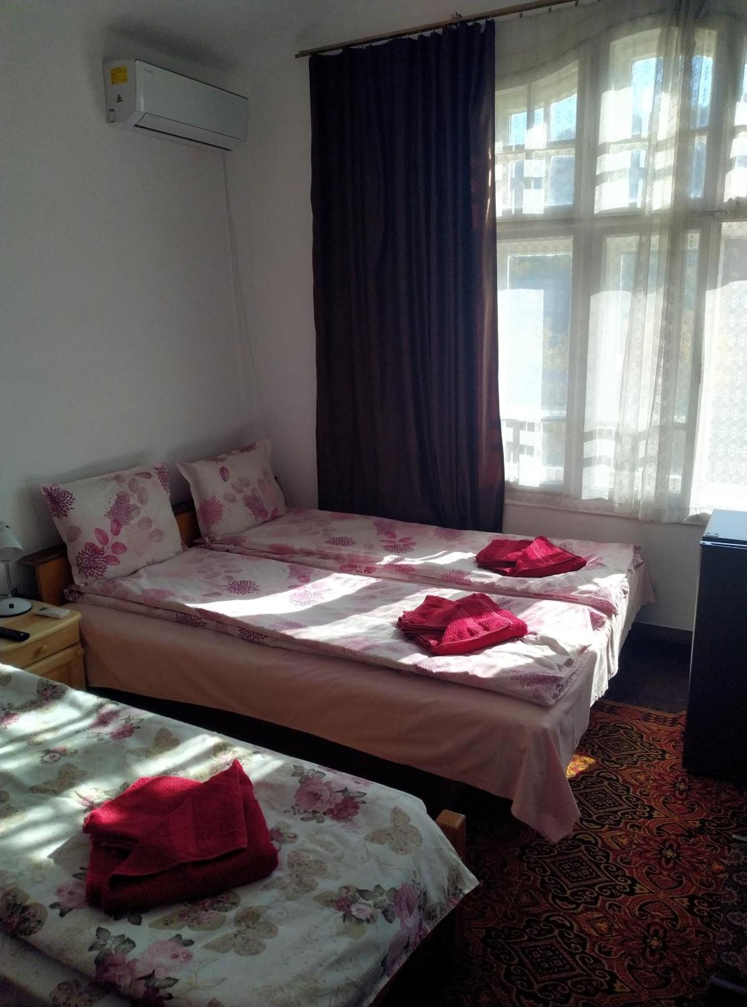 Mercury Guest House เวลีคอเทอร์โนโว ภายนอก รูปภาพ