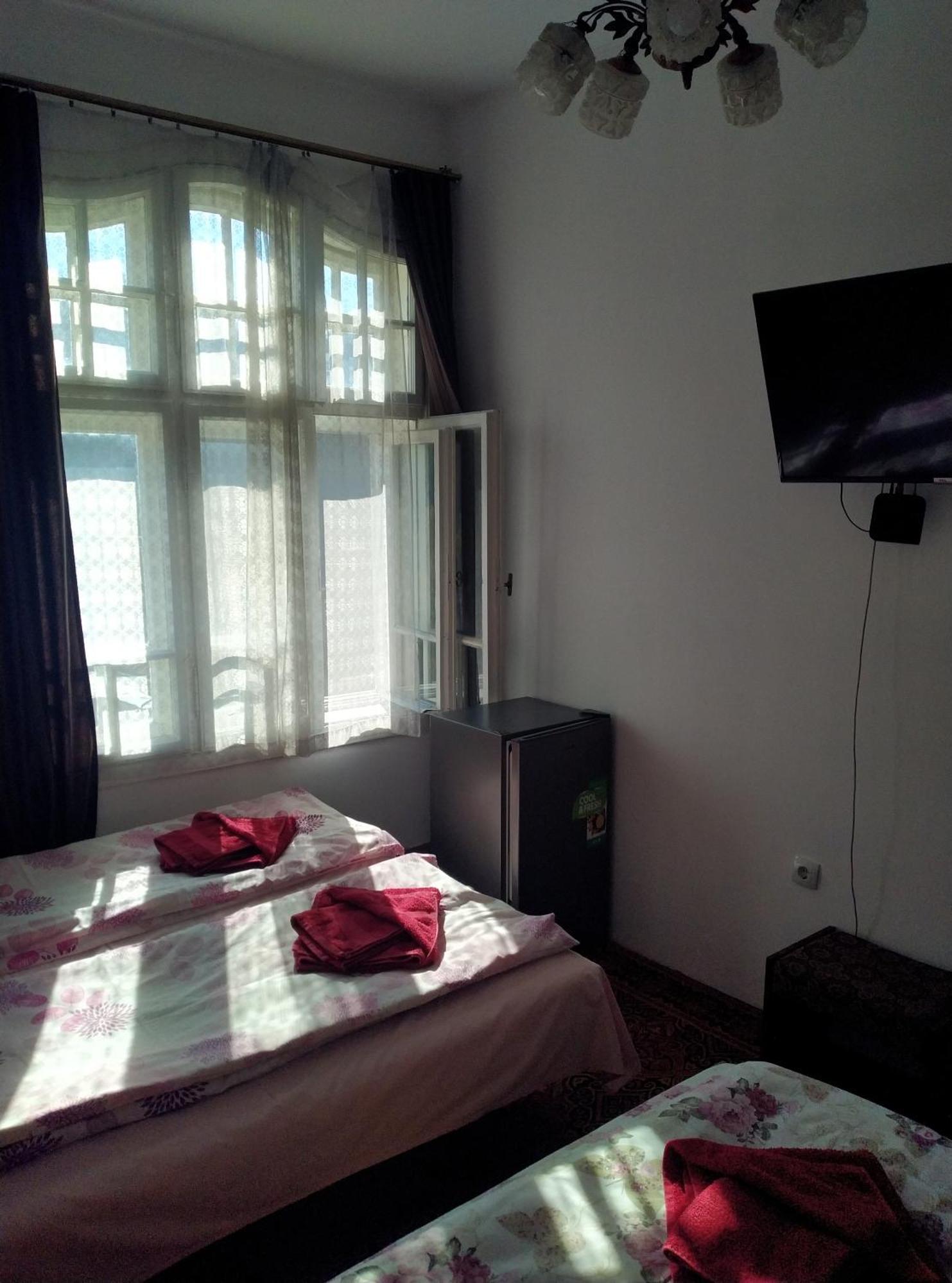 Mercury Guest House เวลีคอเทอร์โนโว ภายนอก รูปภาพ